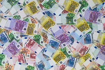 (19) Euro and Monetary Policy